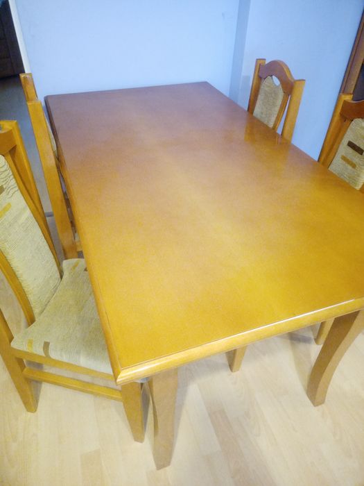 Stół drewniany plus 6 szt krzeseł