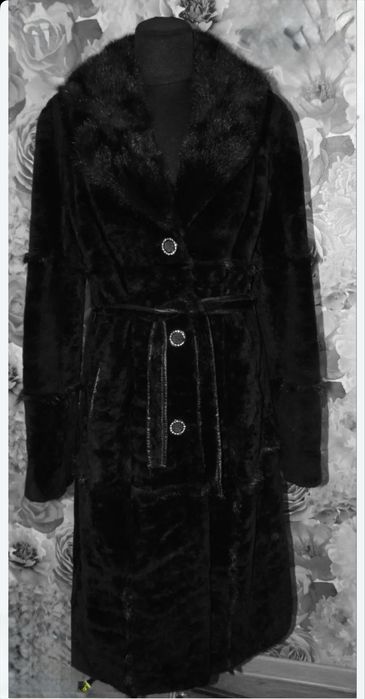 Мутонова шуба з коміром та вставками із хутра норки
