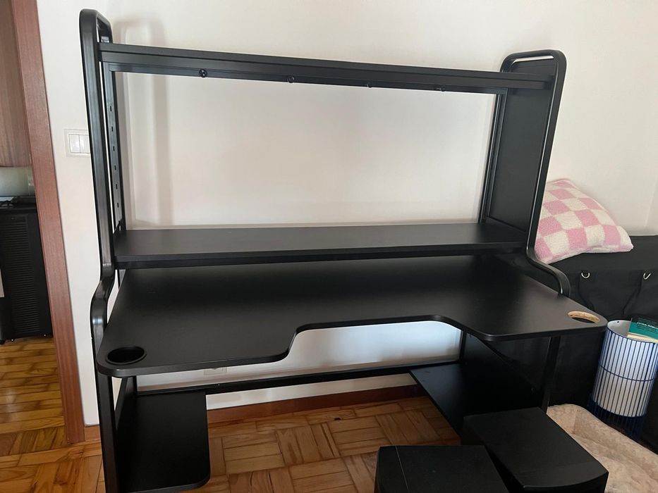 Vendo 2 secretárias FREDDE IKEA