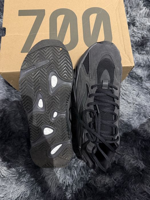 Adidas yeezy boost 700