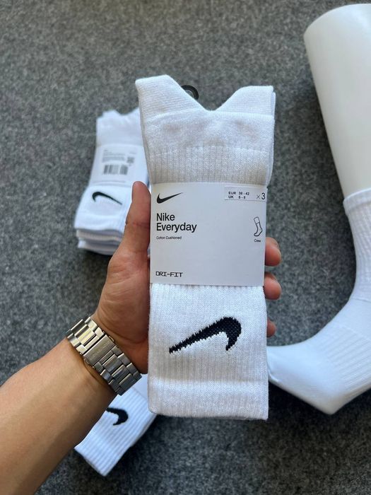 Nike Wysokie Białe Skarpety 30 op