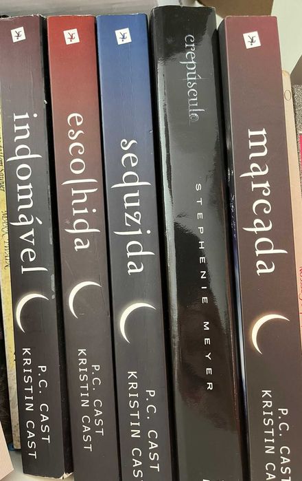 Livros até 9€: Dan Brown, young adult, Chagas Freitas, Diogo Faro...