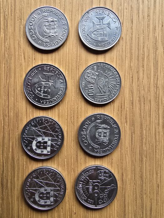 Moedas de 100 escudos de várias epocas