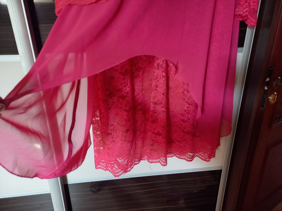 Sukienka elegancka w malinowym kolorze