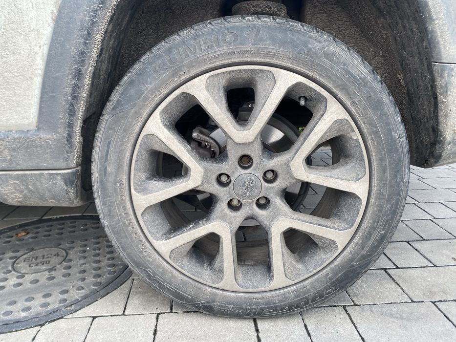 Шини автомобільні R 19