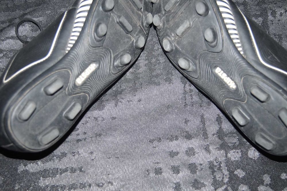 buty korki czarne Kipsta r.36