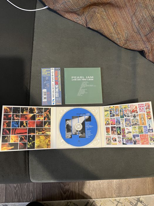Pearl jam ( cd japan)  live on two legs