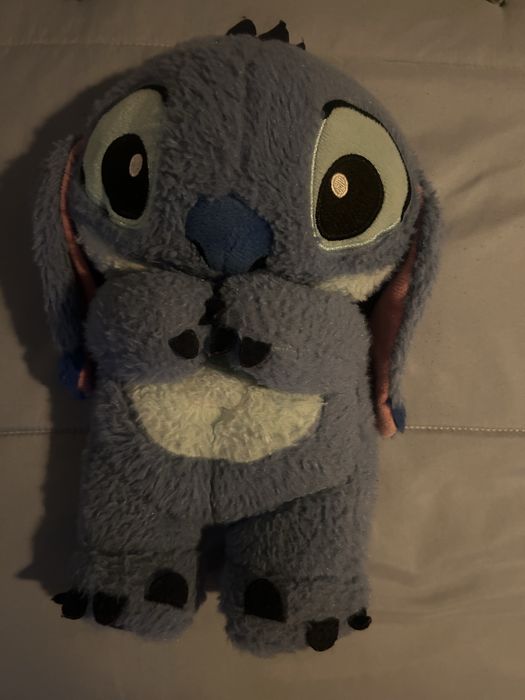 peluche que acende luz e dá música
