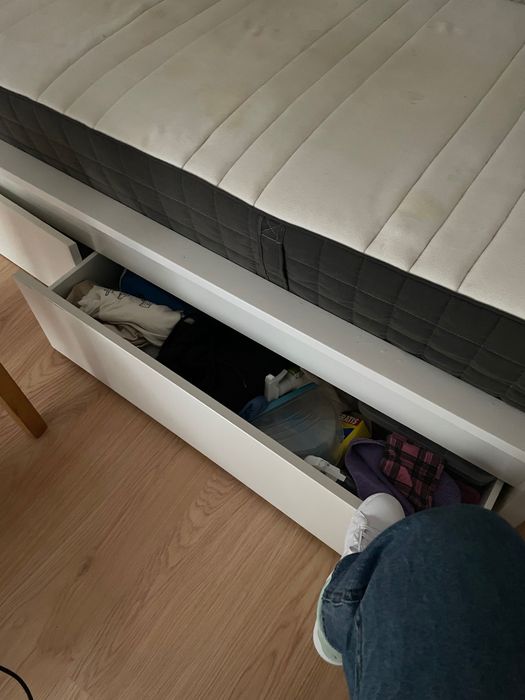 cama solteiro+estrado+cabeceira + 2 gavetas+colchão e capa protetora