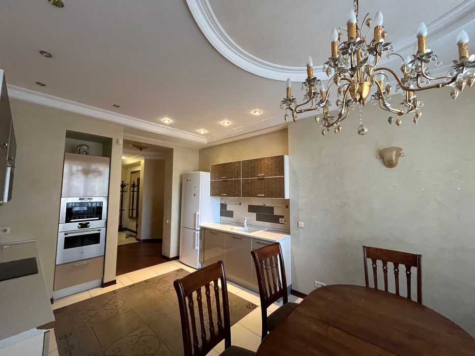 Оренда 3 кімнатної квартири,вул Коновальця32Г,ЖК Митець Є генератор!