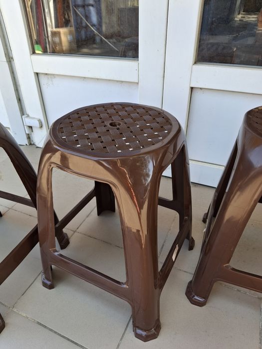 Пластмассовый табурет