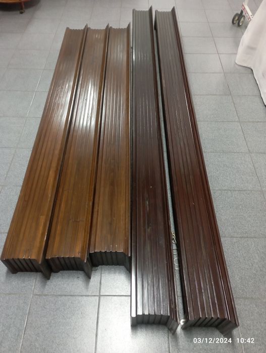 Lote de 5 sanefas em madeira de castanho