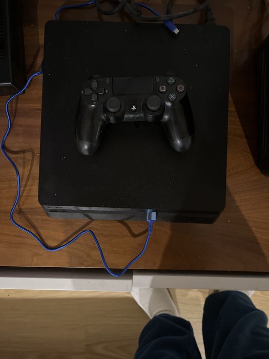 PS4 Slim + 1 Comando – Excelente Estado