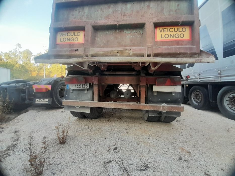 Semi-reboque basculante Montenegro