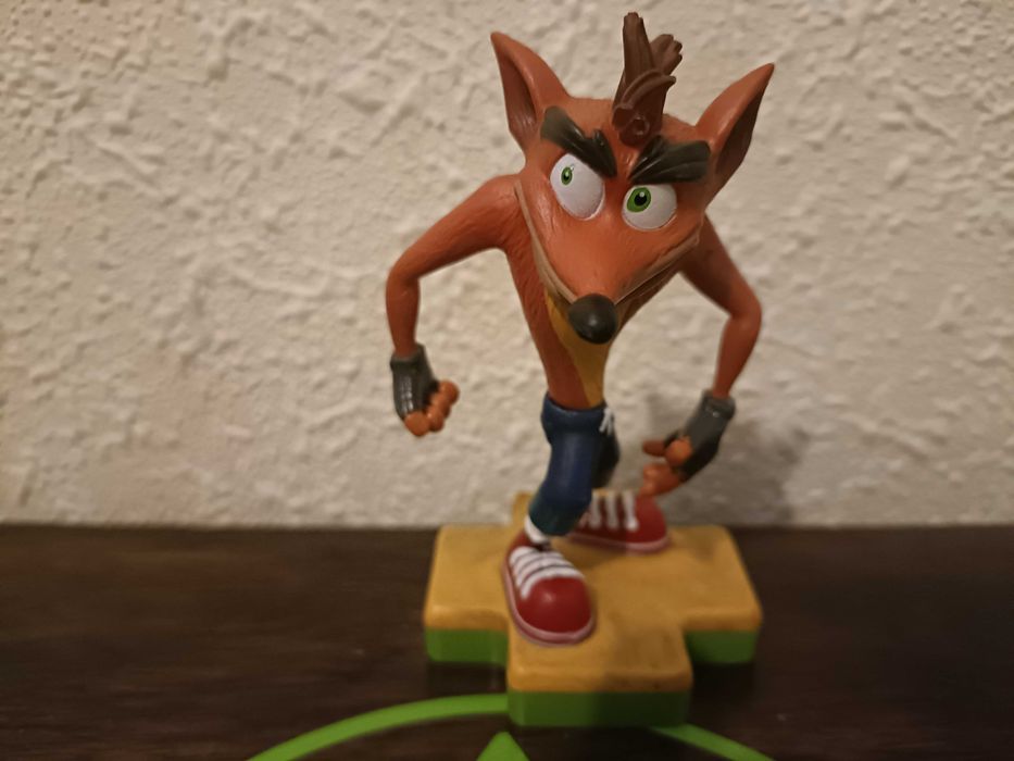 Actiin figure Crash bandicoot oficial TOTAKU