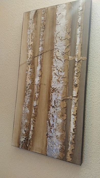 Tela pintada à mão, em excelente estado.