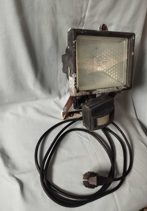 Holofote antigo ideal para ter nas obras