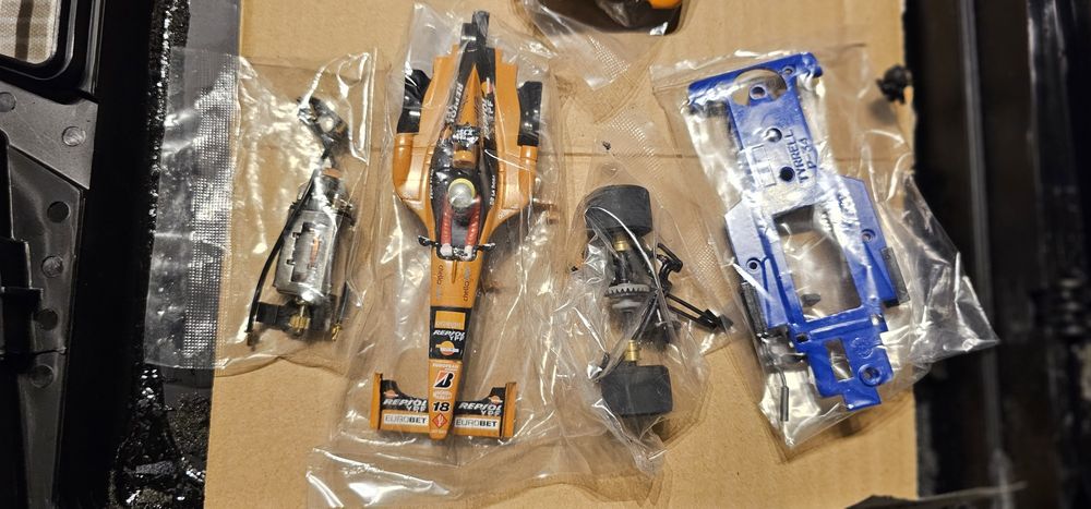 Carrinhos para pista Scaletrix com mala