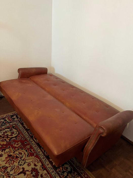 SOFÁ-CAMA em napa
