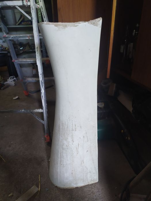 Postument noga pod umywalkę