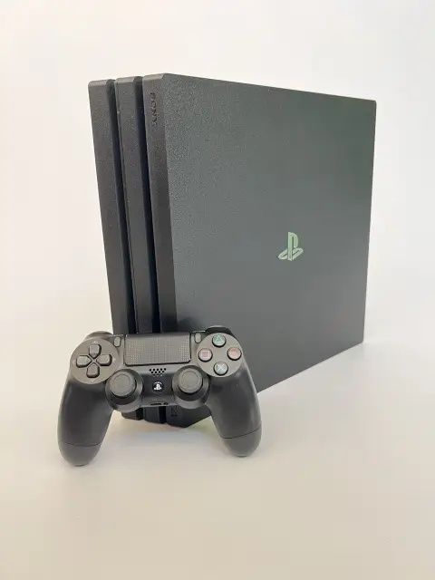Sony  Playstation 4 Pro 1Tb ( PS 4 CUH-7108B)  п.о  6.72 (GoldHEN)