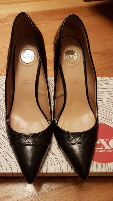 Sapato stiletto preto Exé