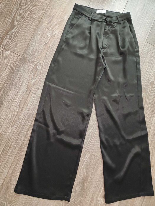 Брюки атласные от Bershka