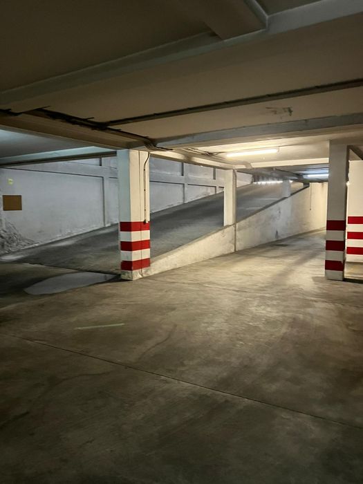 Lugar de Garagem - Candal Edifício Eça de Queirós - Santa Marinha Gaia