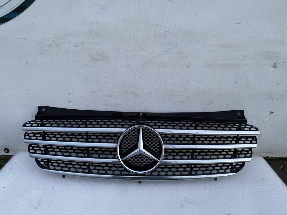 Решітка радіатора дорестайл Mercedes Мерседес Viano Віано W639