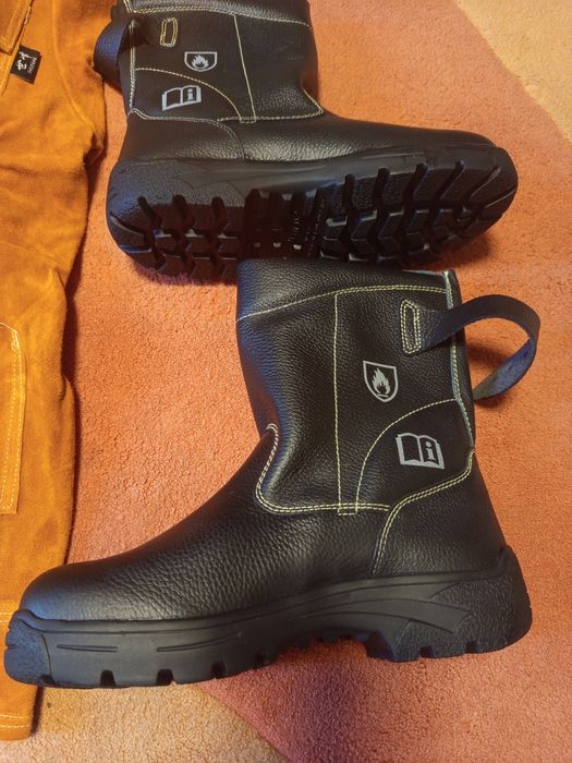 Casaco e botas de Soldador