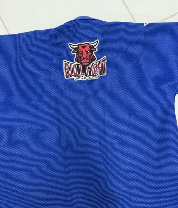 Kimono de BJJ de criança, tamanho M4, azul, marca Bull Fight.