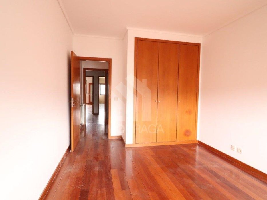 Venda Apartamento T2, em Lamaçães, Braga