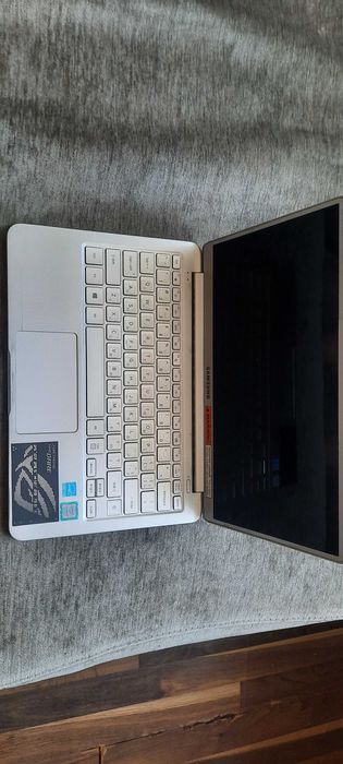 Ноутбук Samsung np900x3t