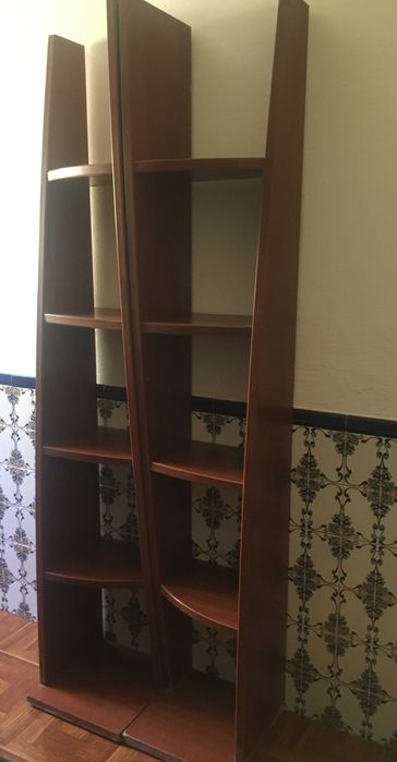 Vende-se estantes