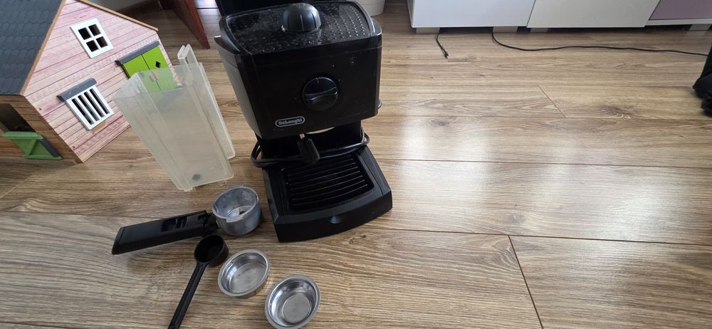 Expres kolbowy DeLonghi EC 145