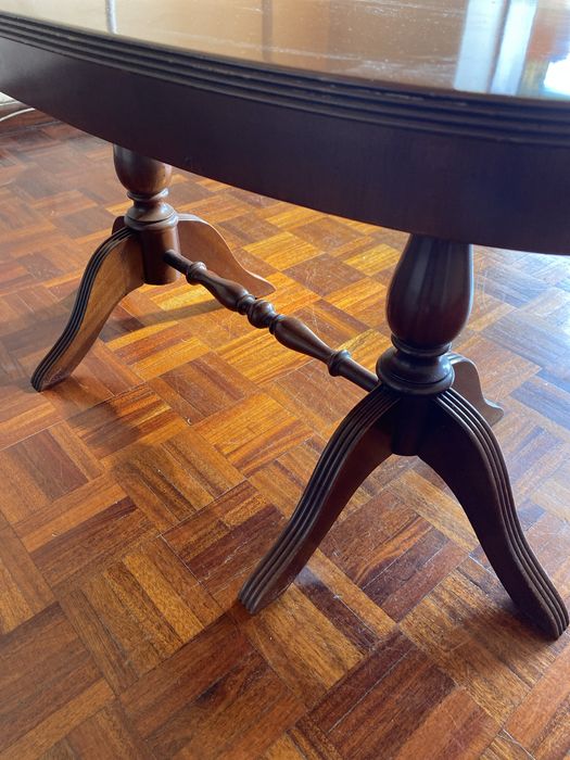 Mesinha de cafe em madeira maciça estilo classico ingles