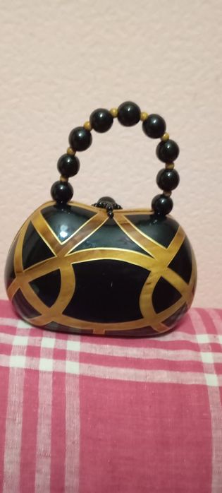 Брендовая, сумочка из дерева.