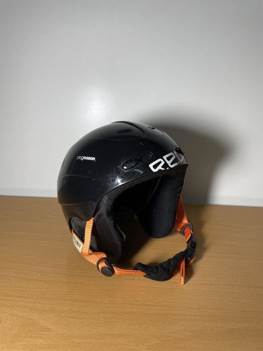 Kaski narciarskie różne modele oraz rozmiary