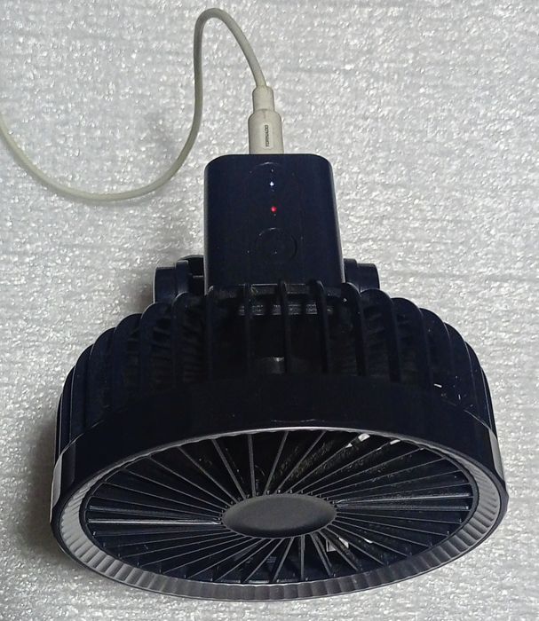 Настольный вентилятор с прищепкой