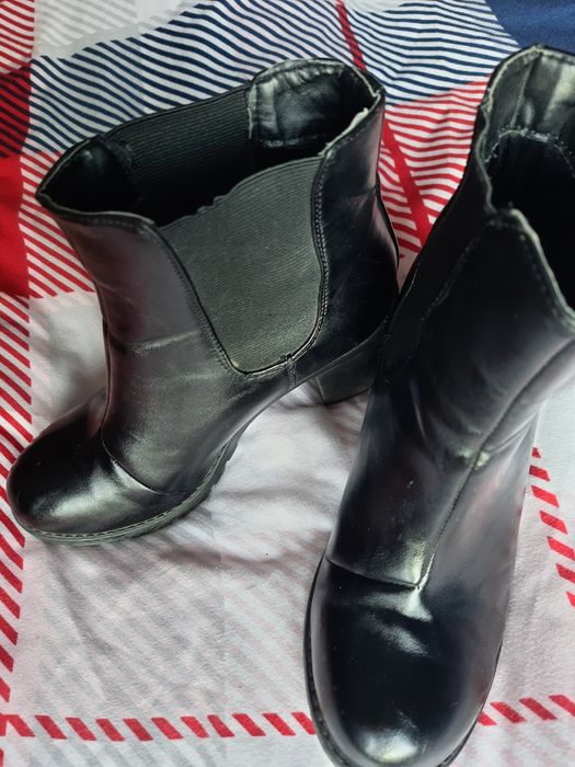 Botki na obcasie nie ocieplane