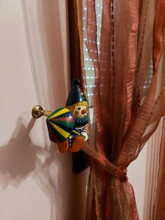 Varão para cortinado e acessórios para quarto de criança