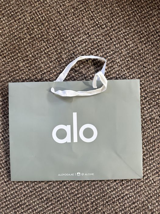 Пакети prada Feraggamo dior hermes Clarins Alo Kith kenzo cartier