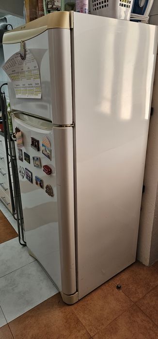 Frigorífico Indesit usado mas a funcionar perfeitamente