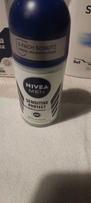 Nivea men  Sensitive Care zestaw -żel pod prysznic, krem,dezodorant