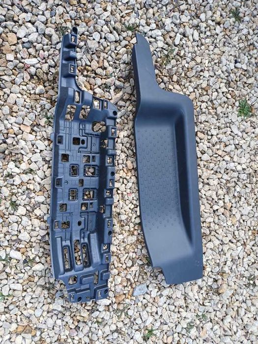 Stopień przy drzwiach przesuwnych Renault Trafic Opel Vivaro B