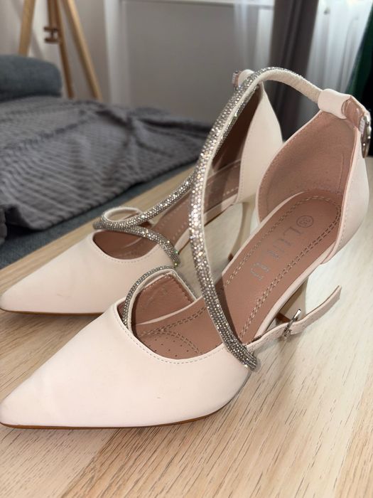 Buty ślubne , biała ślubna narzutka futrzana