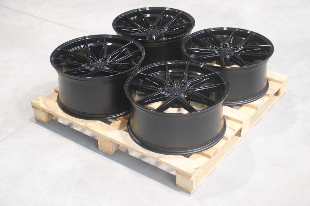 OUTLET! Felgi Japan Racing JR44 21x9,5 ET35 + 21x10,5 ET30 5x112 Gloss Black
