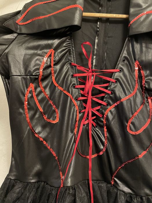 Костюм демоници на хеллоуин