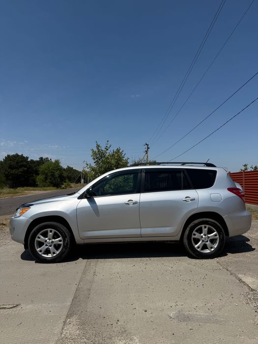 Продам сімейне авто Toyota Rav4 Long 2011
