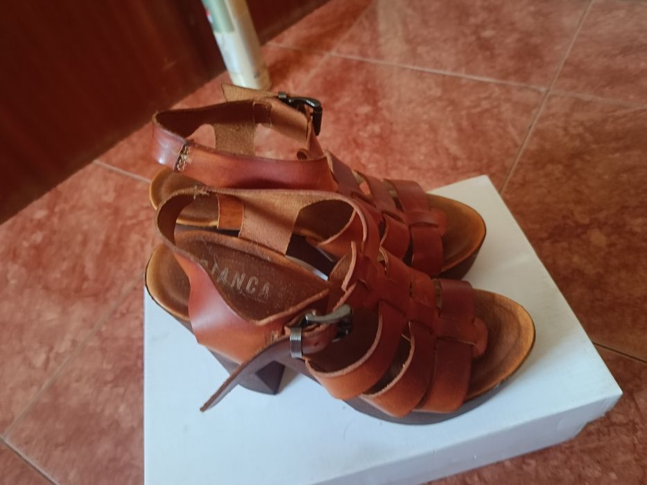 Sandálias como novas